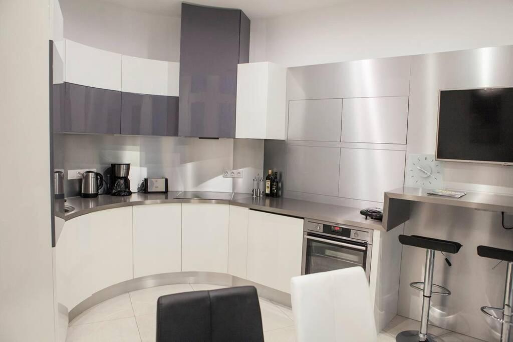 Apartment Downtown Ulloi 3 Budapest Esterno foto